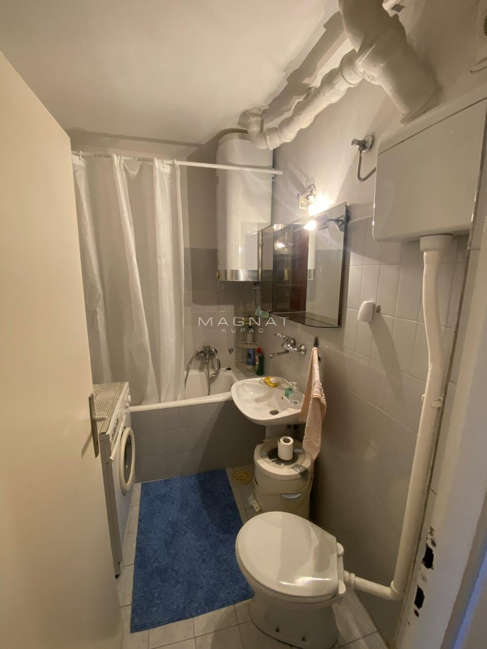 Stan na prodaju u Beogradu, Vračar, dvoiposoban, 68m2, cena 285000 evra