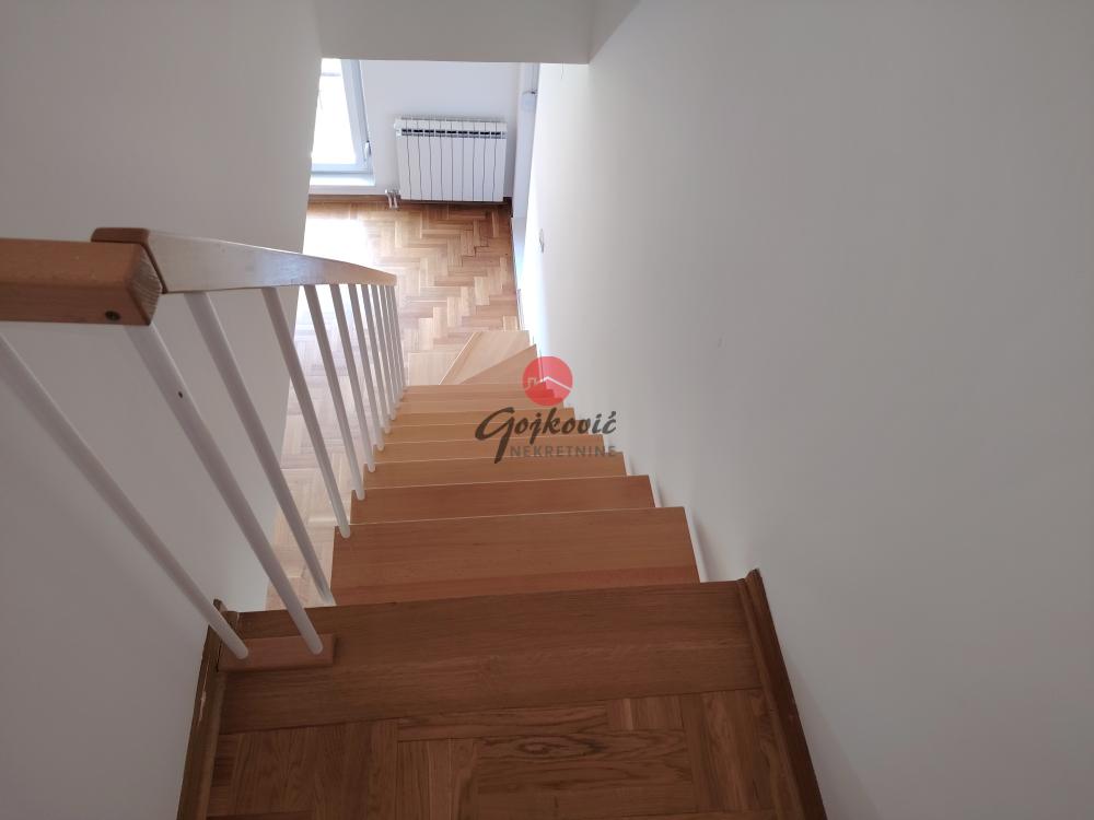 Stan na prodaju u Beogradu, Mirijevo, 100m2, cena 183000 evra