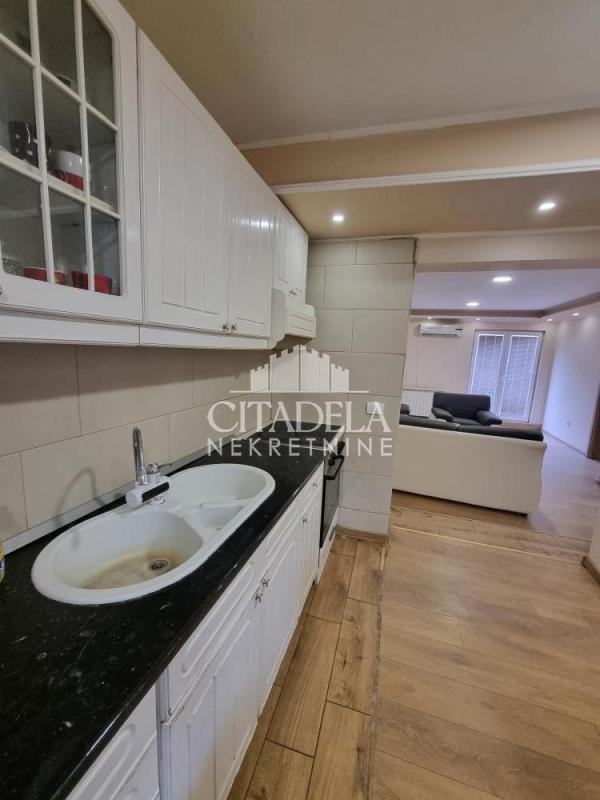 Stan na prodaju u Beogradu, Čukarica, trosoban, 73m2, cena 167500 evra