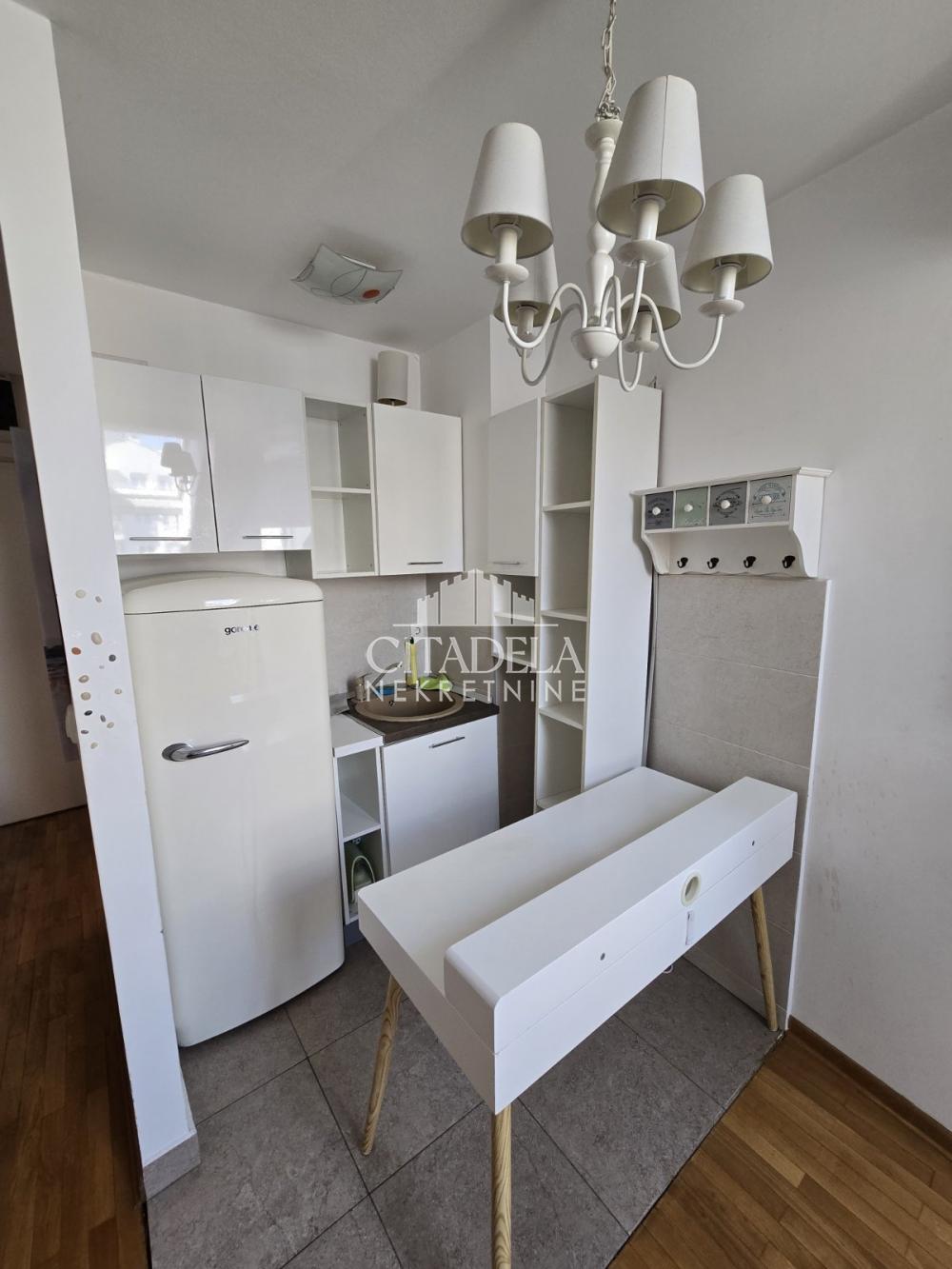 Stan na prodaju u Beogradu, Crveni Krst, jednoiposoban, 29m2, cena 135000 evra