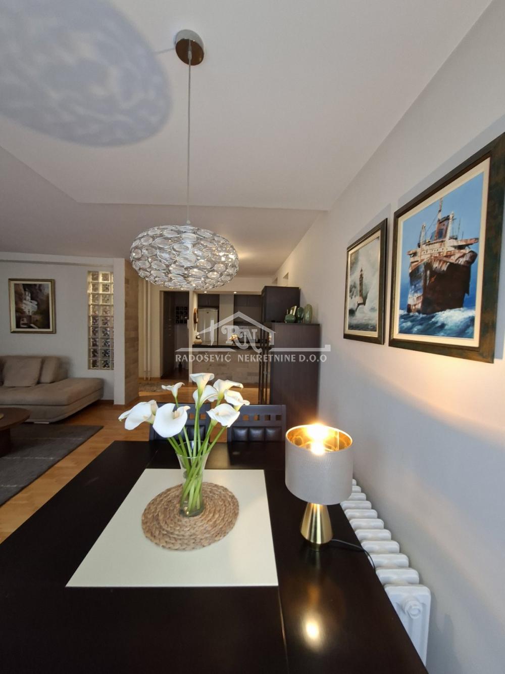 Stan na prodaju u Beogradu, Banjica, trosoban, 77m2, cena 235000 evra