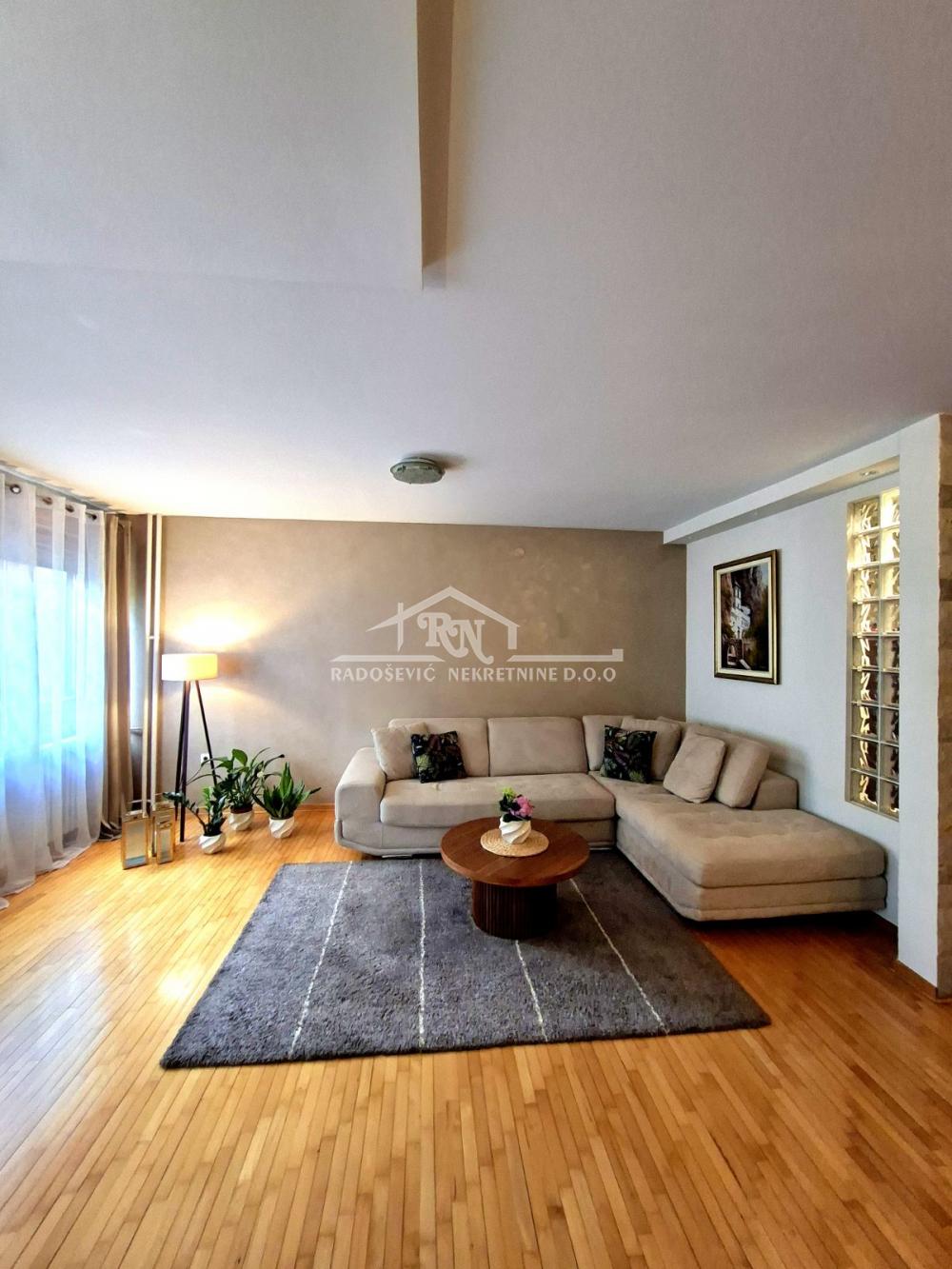 Stan na prodaju u Beogradu, Banjica, trosoban, 77m2, cena 235000 evra