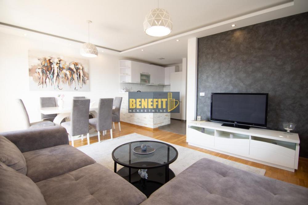 Stan na prodaju u Beogradu, Surčin, trosoban, 60m2, cena 169900 evra