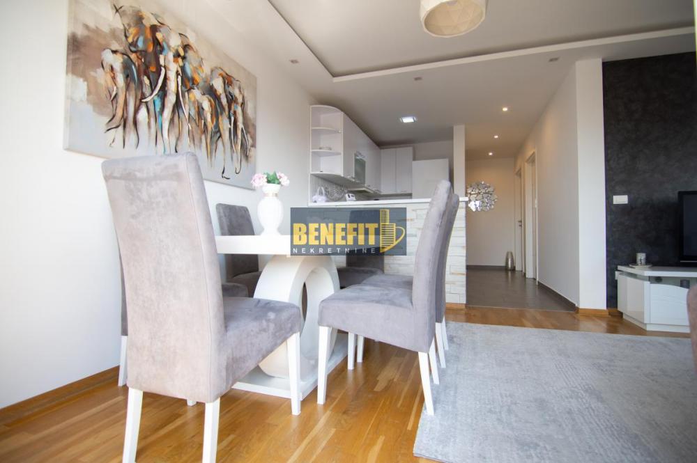 Stan na prodaju u Beogradu, Surčin, trosoban, 60m2, cena 169900 evra