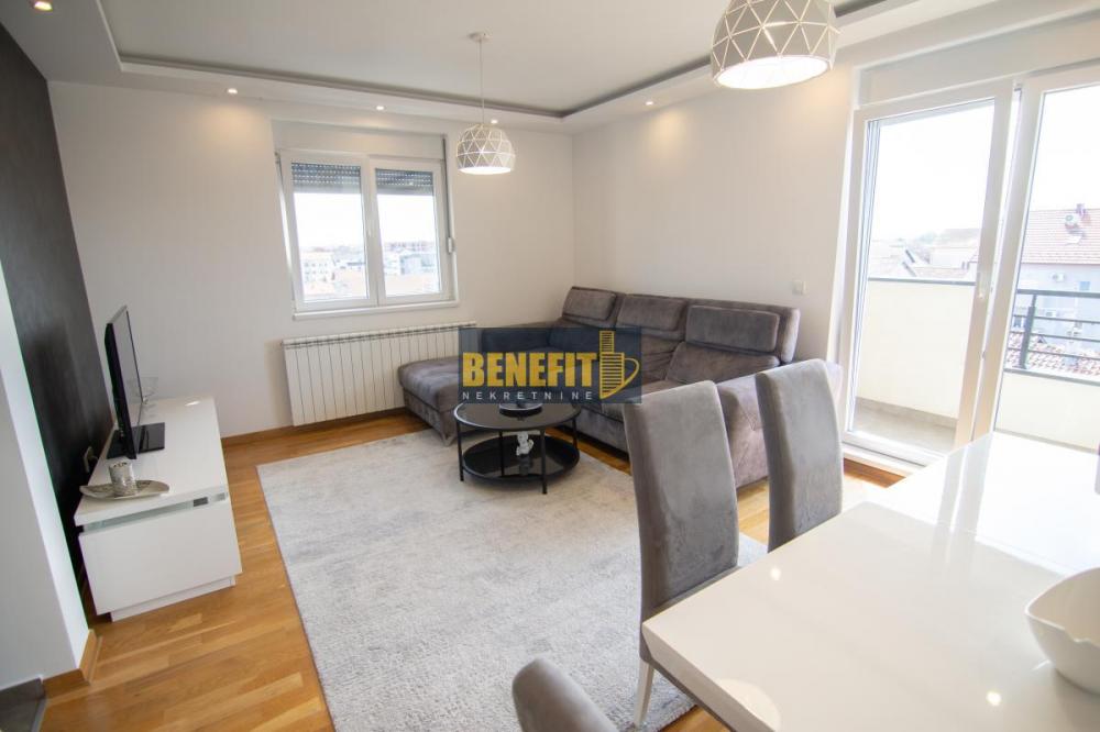 Stan na prodaju u Beogradu, Ledine, trosoban, 60m2, cena 159000 evra