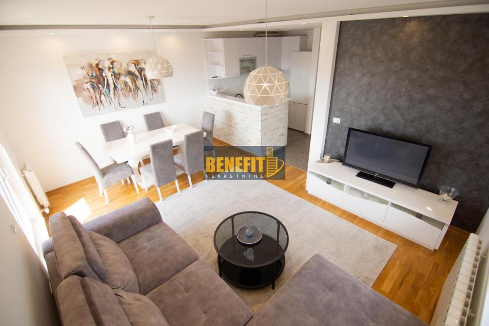 Stan na prodaju u Beogradu, Ledine, trosoban, 60m2, cena 159000 evra