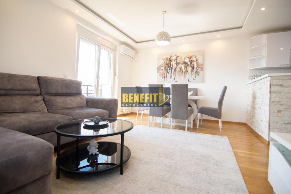 Stan na prodaju u Beogradu, Ledine, trosoban, 60m2, cena 159000 evra