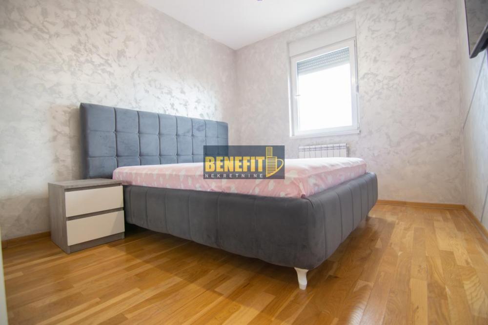 Stan na prodaju u Beogradu, Ledine, trosoban, 60m2, cena 159000 evra