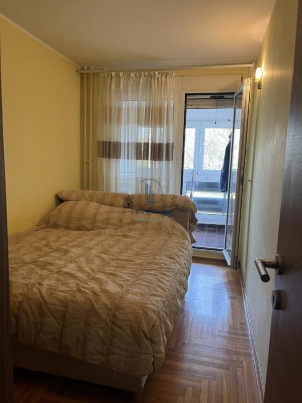 Stan na prodaju u Beogradu, Žarkovo, cetvorosoban, 80m2, cena 255000 evra