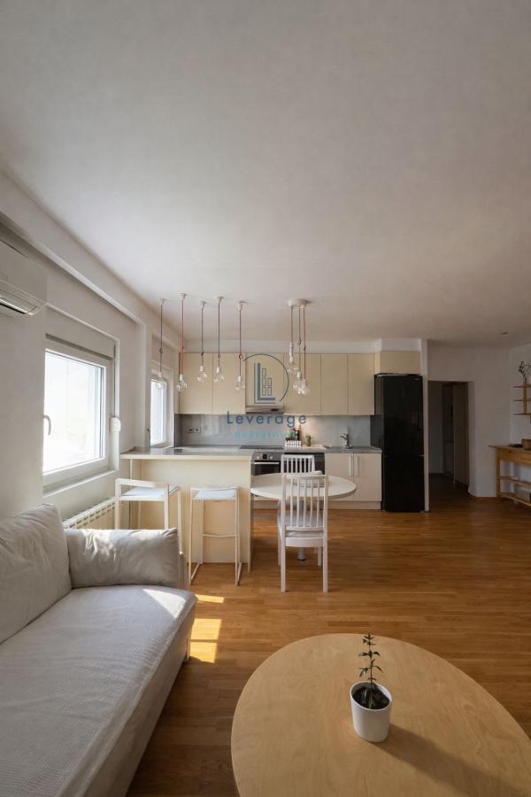 Stan na prodaju u Beogradu, Novi Beograd blok 71, troiposoban, 103m2, cena 338000 evra