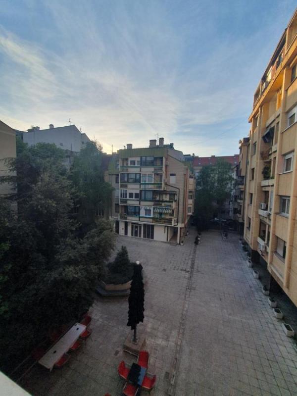 Stan na prodaju u Beogradu, Krunski venac, troiposoban, 76m2, cena 360000 evra