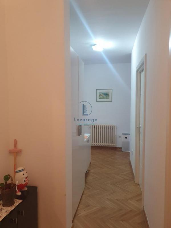 Stan na prodaju u Beogradu, Krunski venac, troiposoban, 76m2, cena 360000 evra