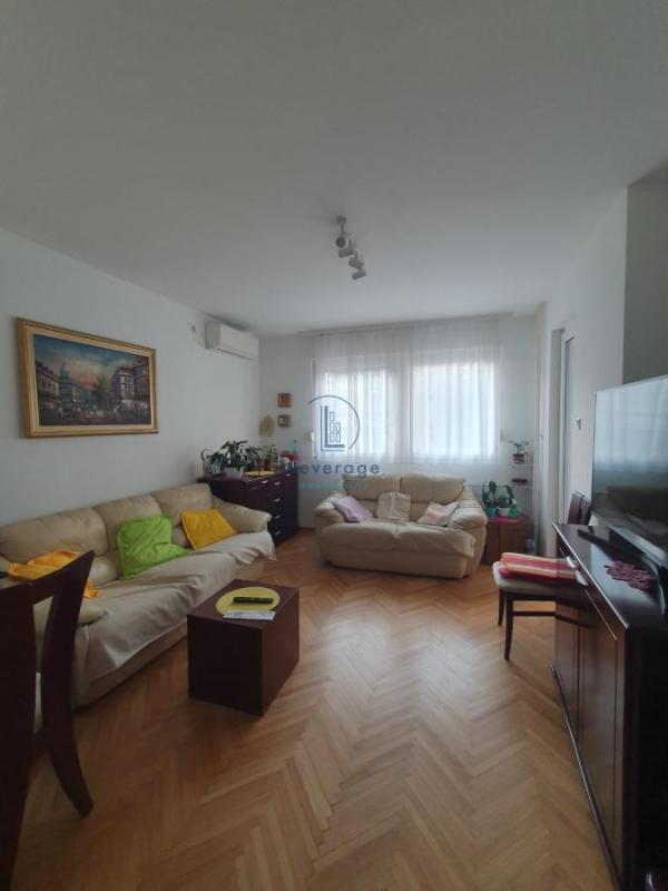 Stan na prodaju u Beogradu, Krunski venac, troiposoban, 76m2, cena 360000 evra