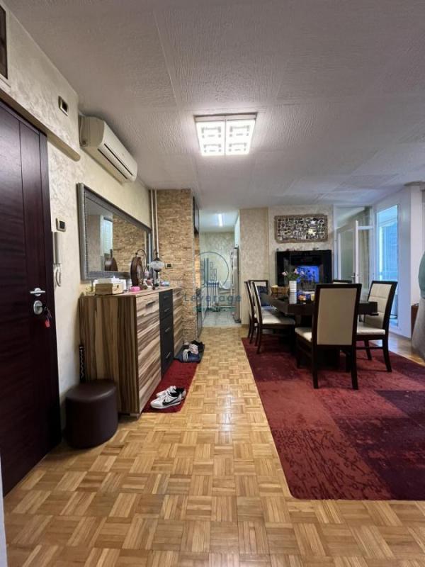 Stan na prodaju u Beogradu, Nova Galenika, dvoiposoban, 73m2, cena 260000 evra