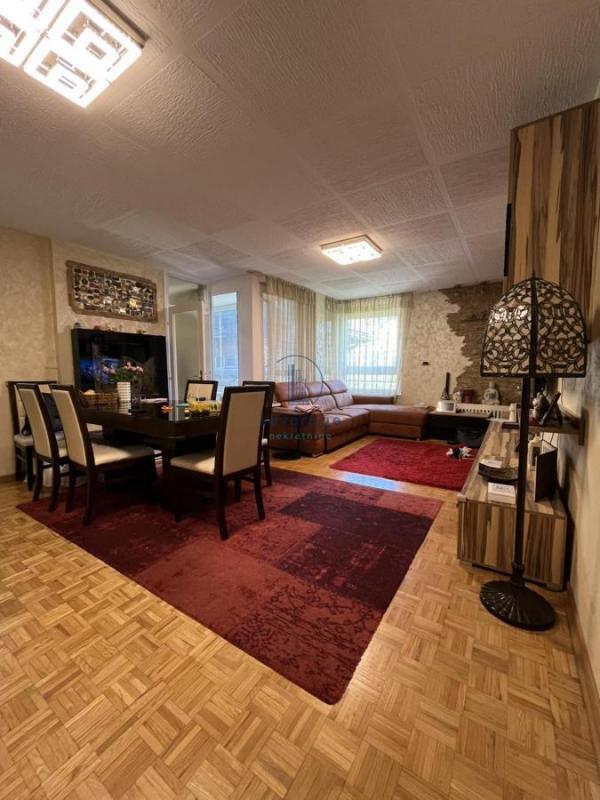 Stan na prodaju u Beogradu, Nova Galenika, dvoiposoban, 73m2, cena 260000 evra