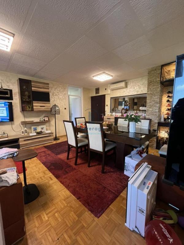 Stan na prodaju u Beogradu, Nova Galenika, dvoiposoban, 73m2, cena 260000 evra