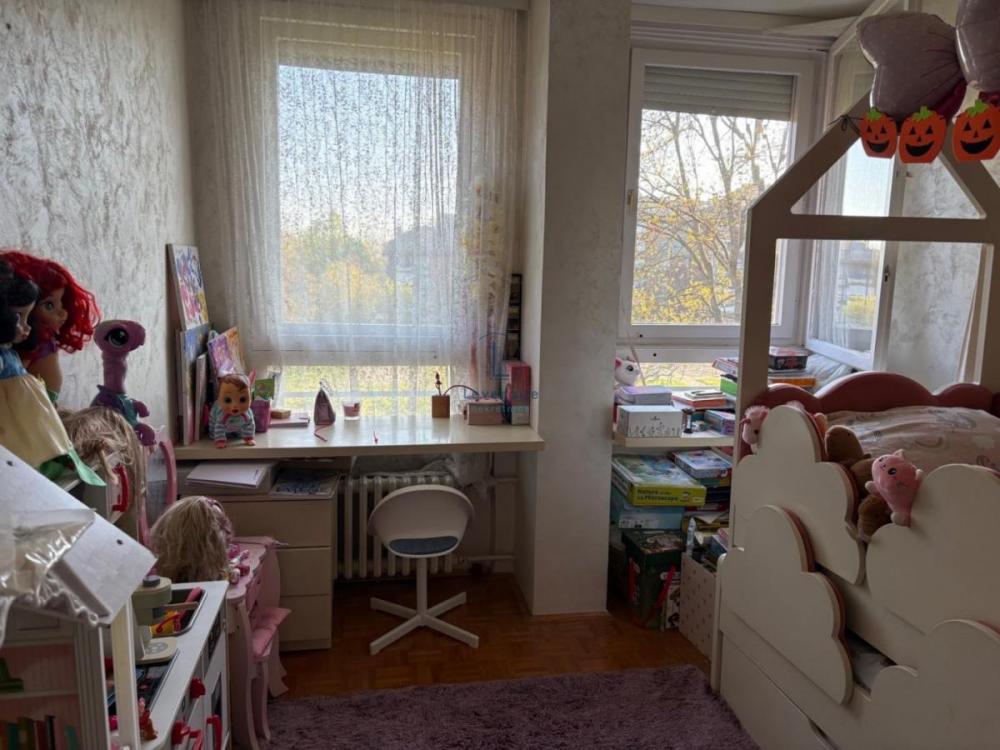 Stan na prodaju u Beogradu, Nova Galenika, dvoiposoban, 73m2, cena 260000 evra