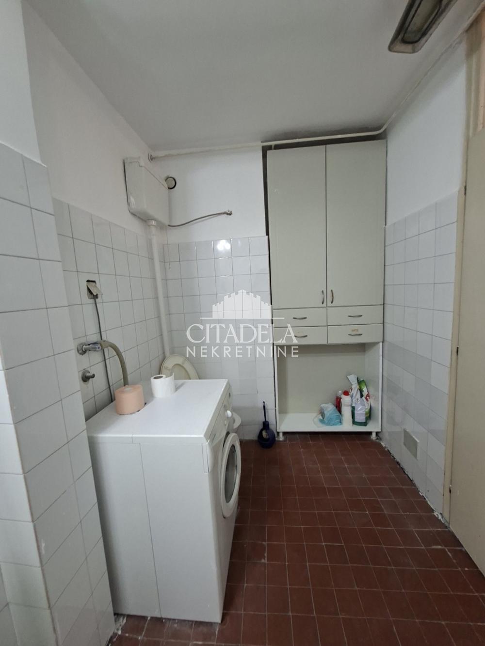 Stan na prodaju u Beogradu, Banjica, cetvorosoban, 118m2, cena 290000 evra