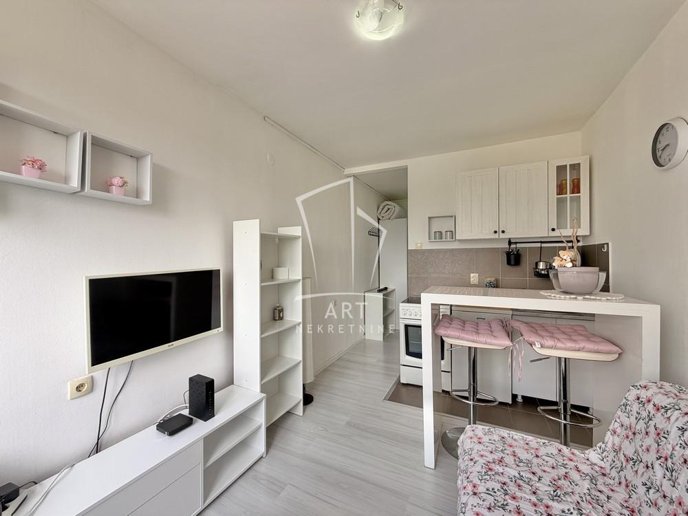 Stan na prodaju u Beogradu, Čukarica, 16m2, cena 49900 evra