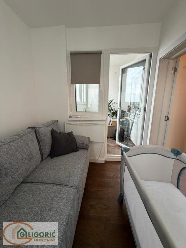 Stan na prodaju u Beogradu, Prvomajska, jednoiposoban, 42m2, cena 151000 evra