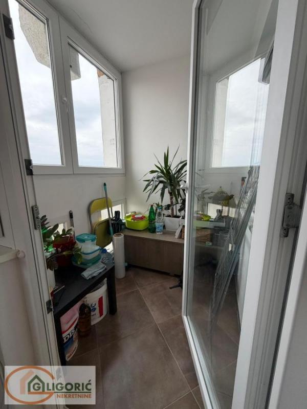 Stan na prodaju u Beogradu, Prvomajska, jednoiposoban, 42m2, cena 151000 evra