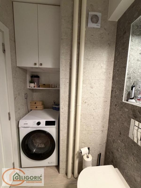 Stan na prodaju u Beogradu, Prvomajska, jednoiposoban, 42m2, cena 151000 evra