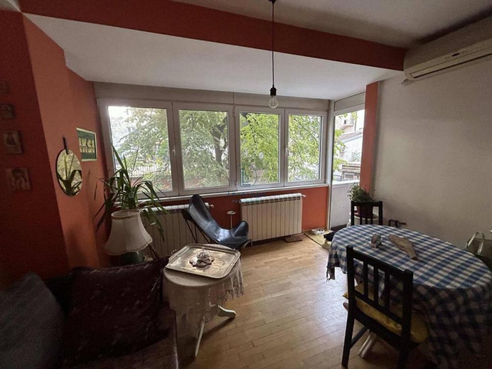 Stan na prodaju u Beogradu, Terazije, dvoiposoban, 60m2, cena 289000 evra