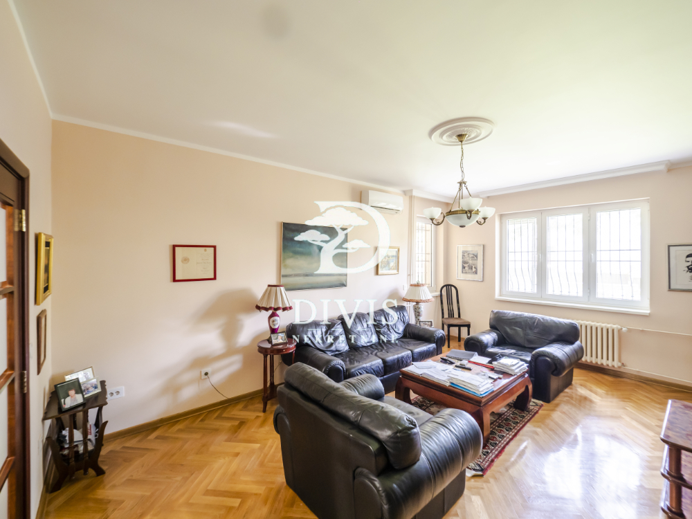 Stan na prodaju u Beogradu, Dedinje, trosoban, 98m2, cena 415000 evra