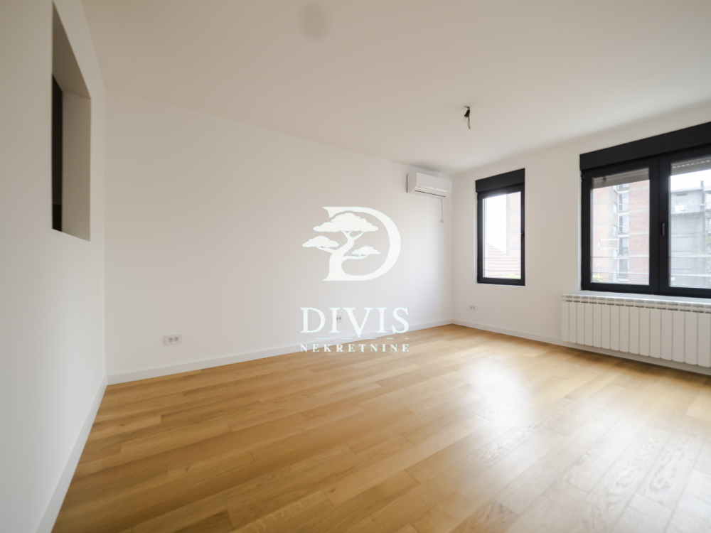 Stan na prodaju u Beogradu, Voždovac, trosoban, 62m2, cena 249000 evra