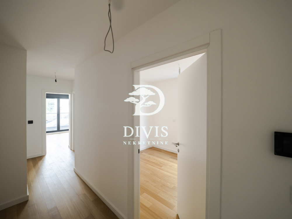 Stan na prodaju u Beogradu, Voždovac, trosoban, 62m2, cena 249000 evra