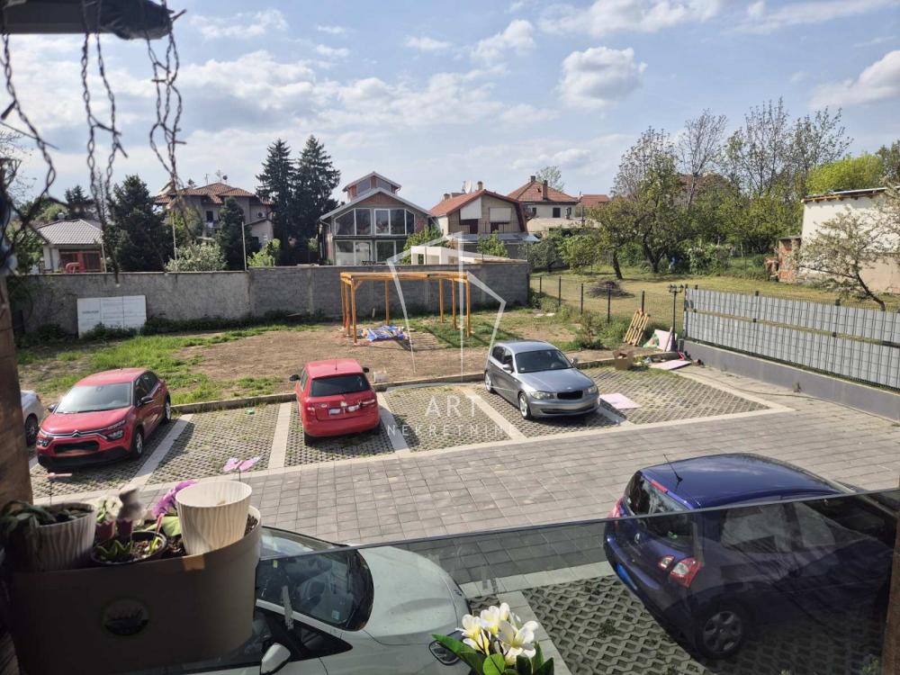 Stan na prodaju u Beogradu, Zemun, trosoban, 67m2, cena 217750 evra