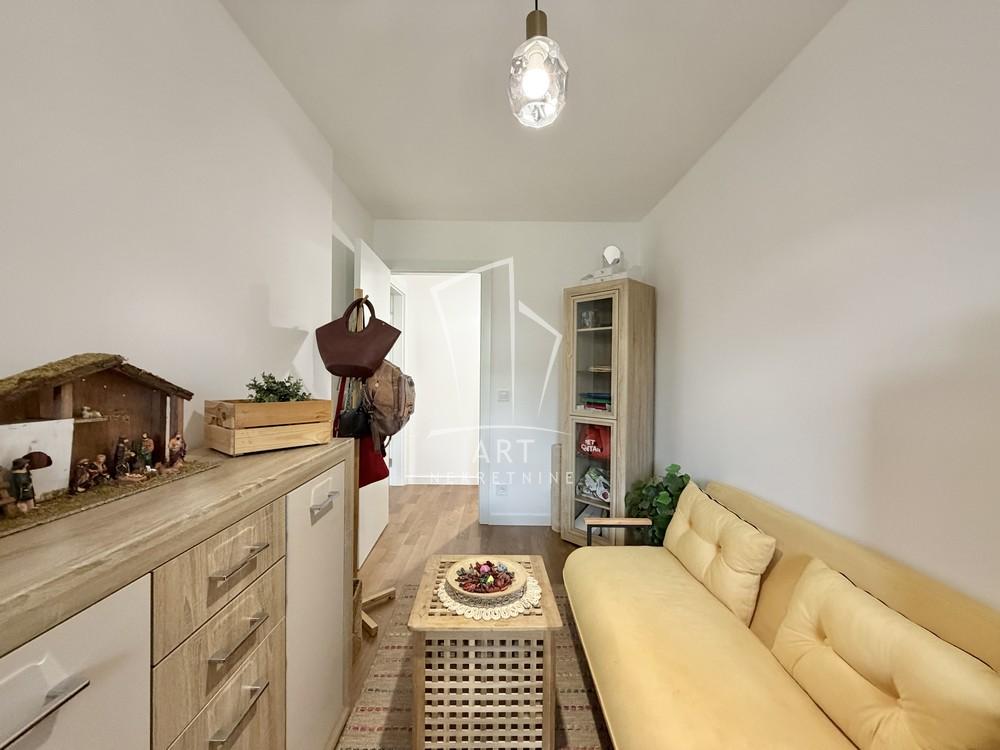 Stan na prodaju u Beogradu, Zemun, troiposoban, 94m2, cena 340000 evra