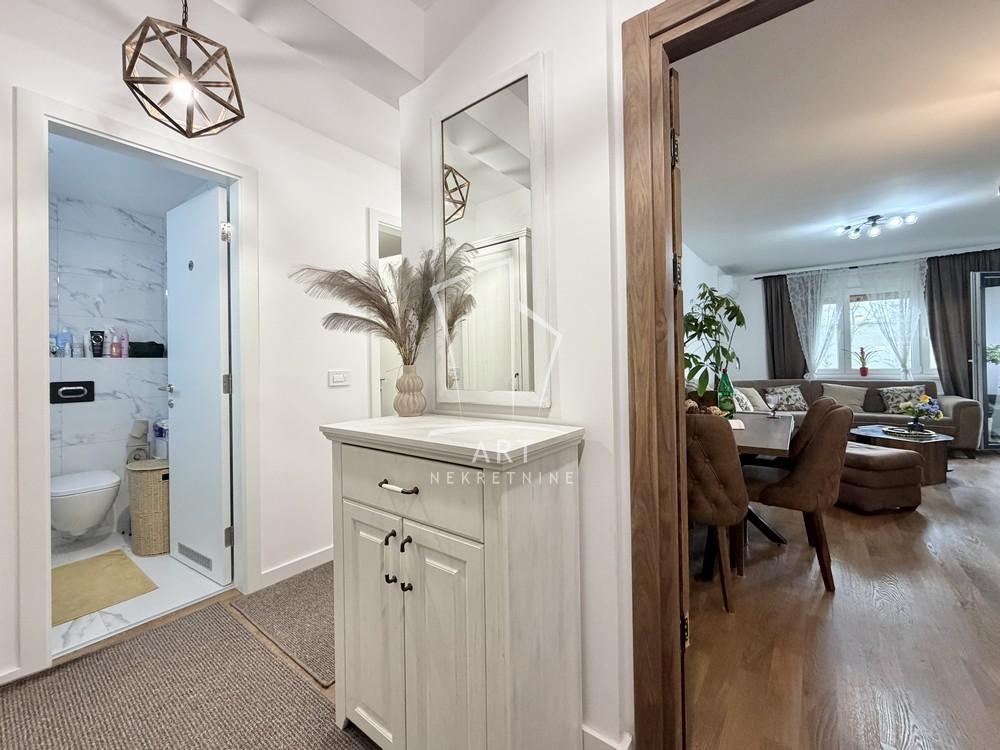 Stan na prodaju u Beogradu, Zemun, troiposoban, 94m2, cena 340000 evra