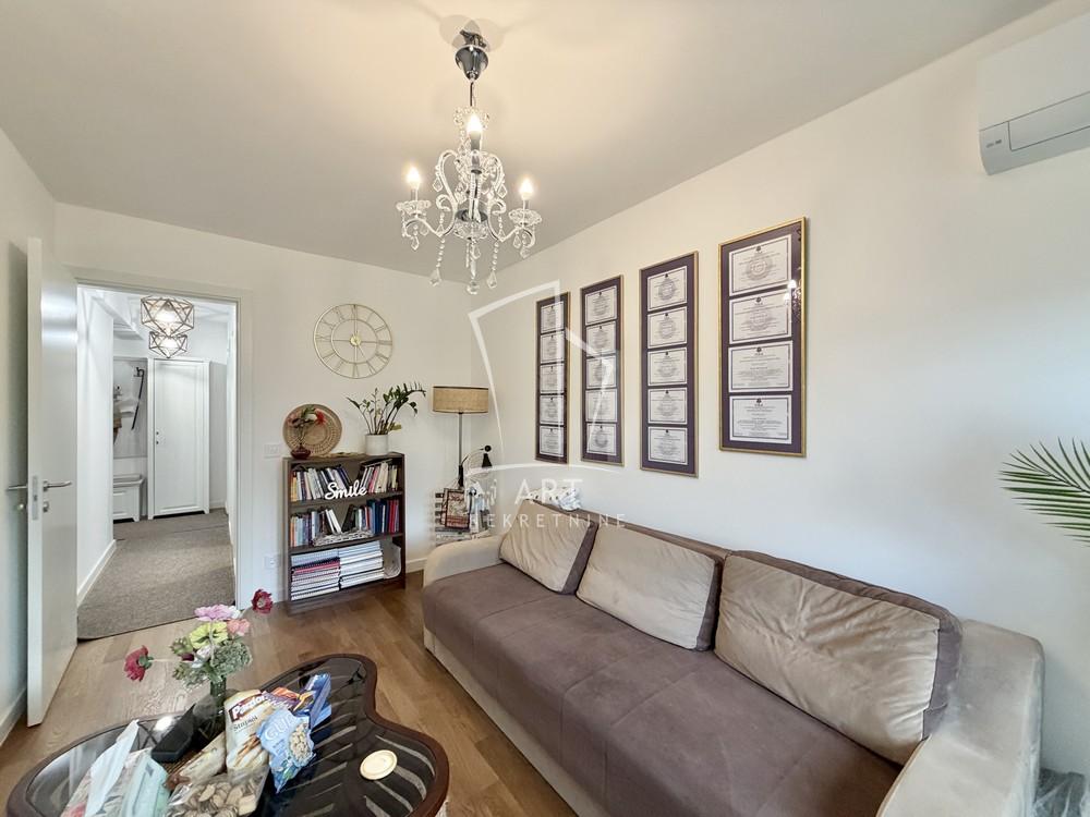 Stan na prodaju u Beogradu, Zemun, troiposoban, 94m2, cena 340000 evra