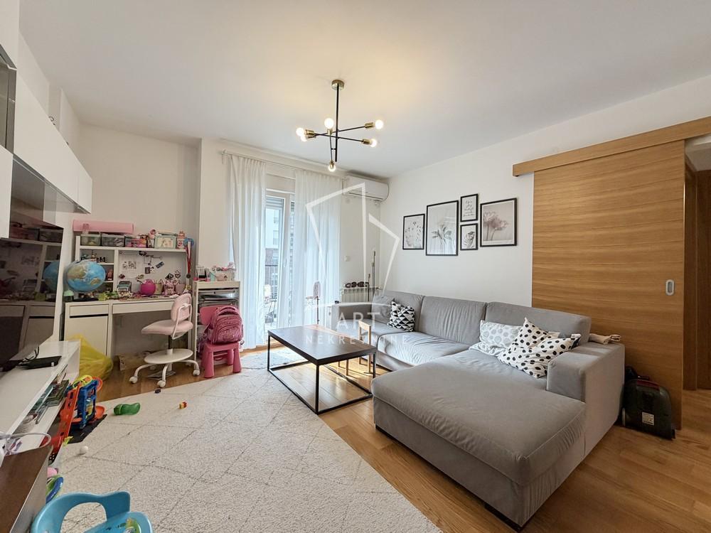 Stan na prodaju u Beogradu, Zemun, dvosoban, 54m2, cena 230000 evra