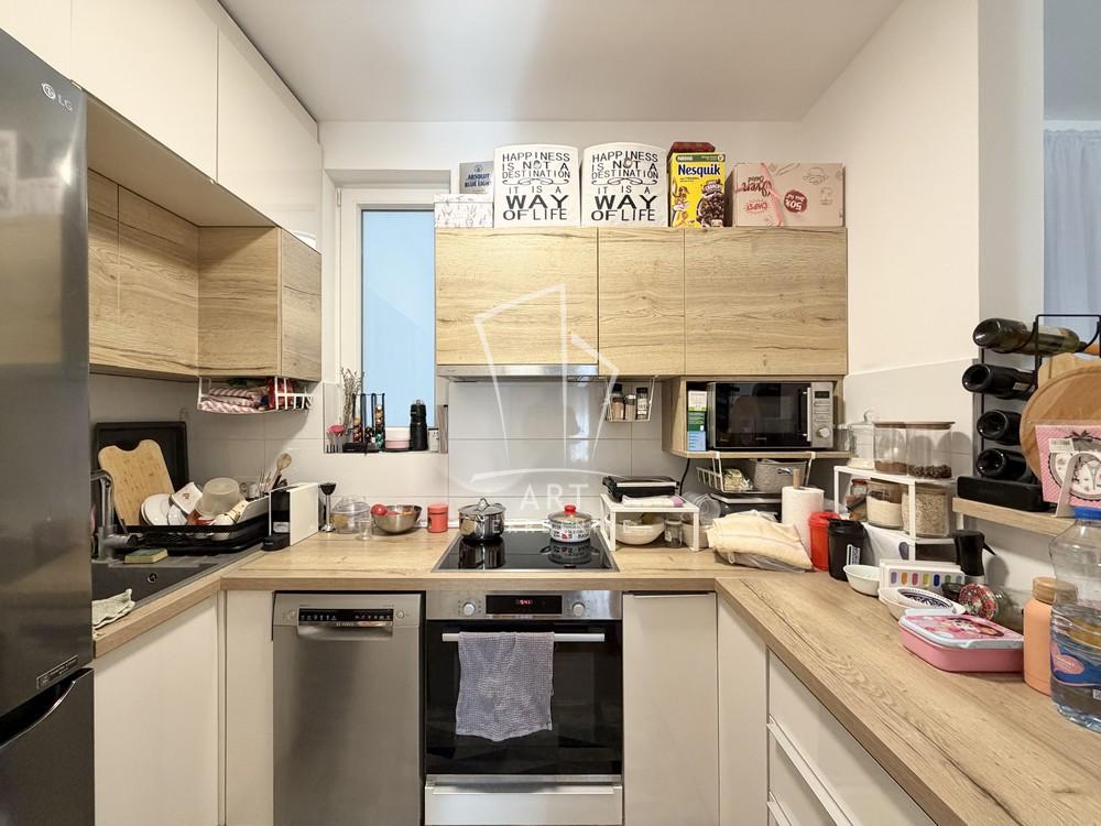 Stan na prodaju u Beogradu, Zemun, dvosoban, 54m2, cena 230000 evra