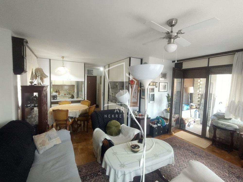 Stan na prodaju u Beogradu, Čukarica, dvosoban, 58m2, cena 190000 evra