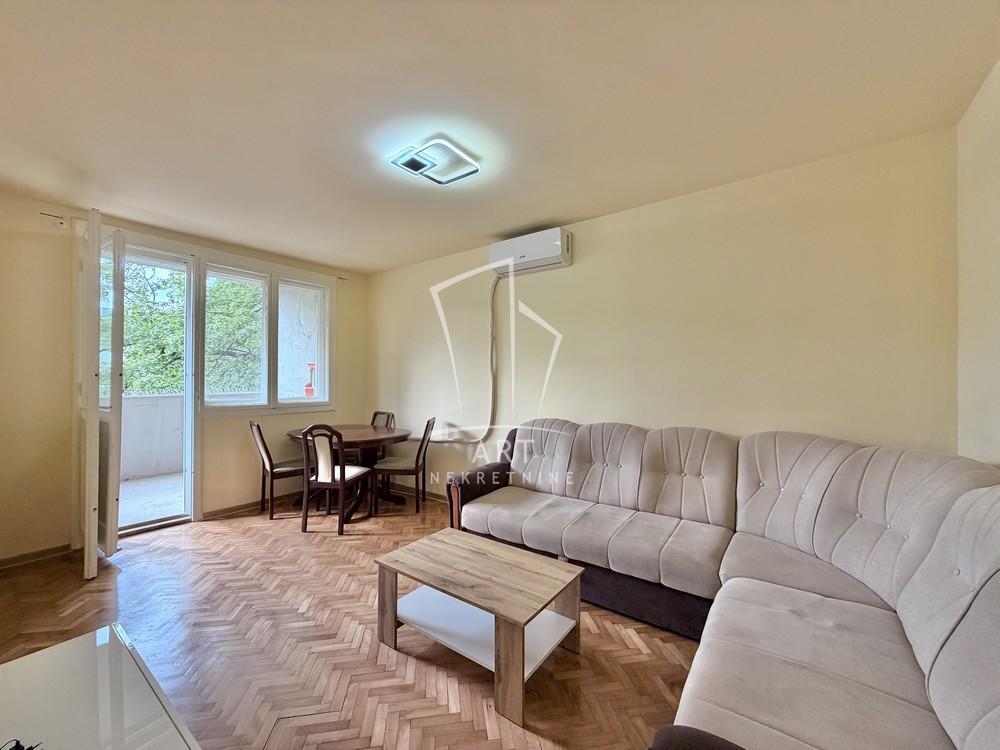 Stan na prodaju u Beogradu, Karaburma, dvoiposoban, 44m2, cena 149900 evra