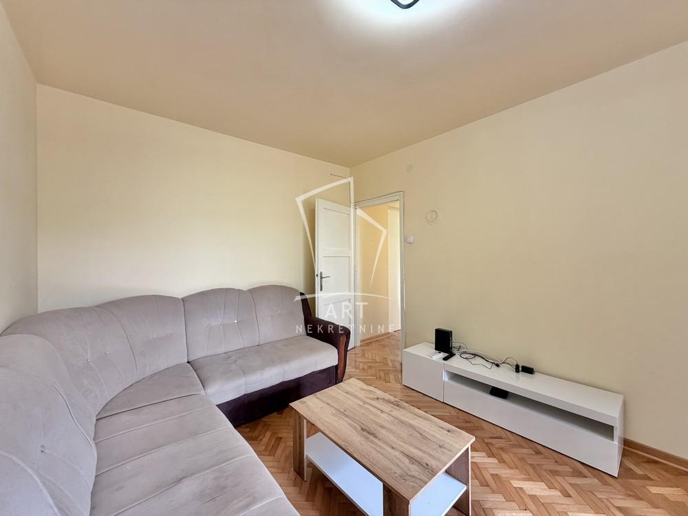 Stan na prodaju u Beogradu, Karaburma, dvoiposoban, 44m2, cena 149900 evra