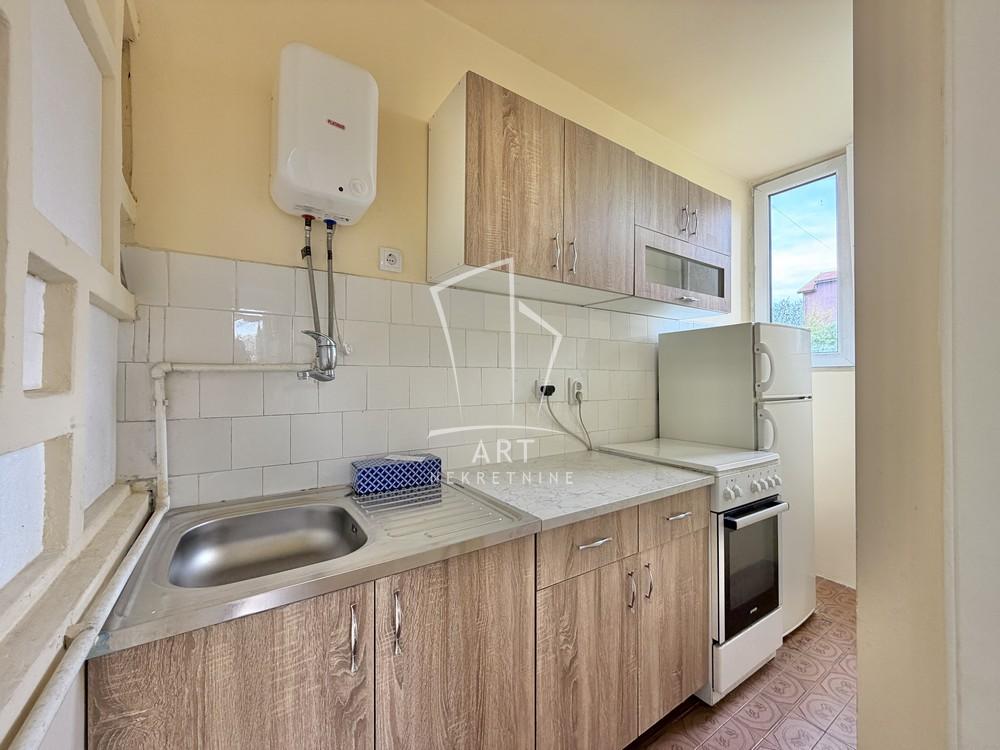 Stan na prodaju u Beogradu, Karaburma, dvoiposoban, 44m2, cena 149900 evra