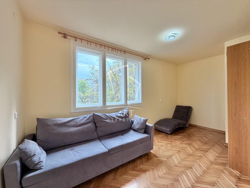 Stan na prodaju u Beogradu, Karaburma, dvoiposoban, 44m2, cena 149900 evra