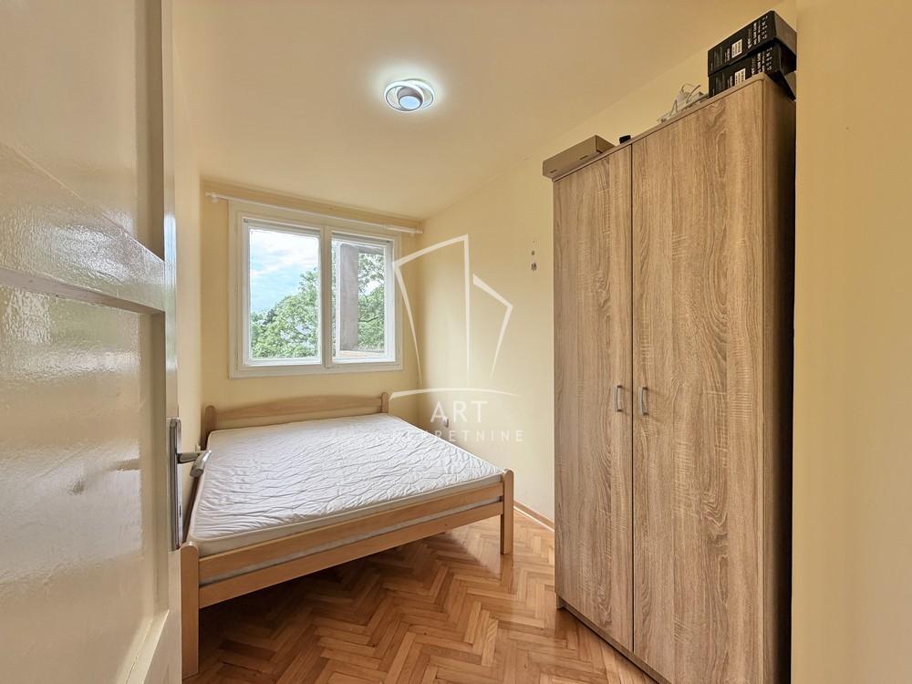 Stan na prodaju u Beogradu, Karaburma, dvoiposoban, 44m2, cena 149900 evra