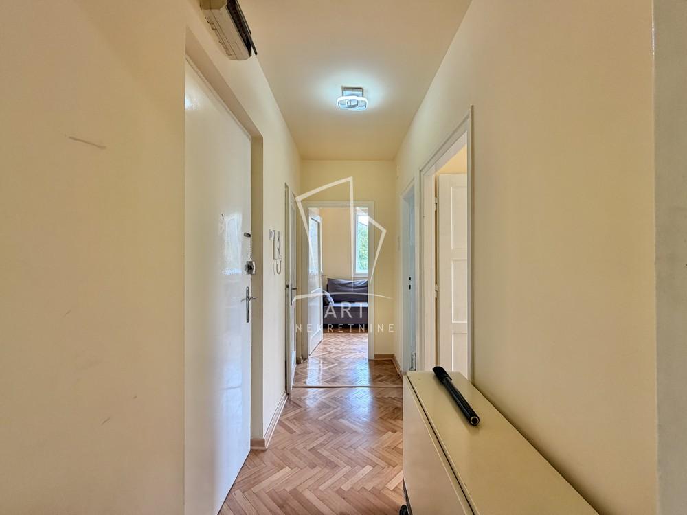 Stan na prodaju u Beogradu, Karaburma, dvoiposoban, 44m2, cena 149900 evra