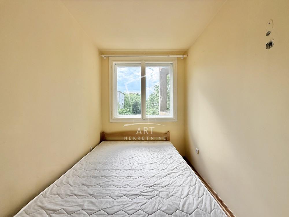 Stan na prodaju u Beogradu, Karaburma, dvoiposoban, 44m2, cena 149900 evra