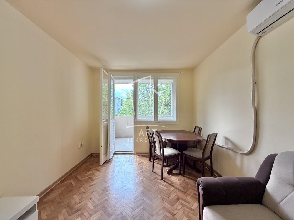 Stan na prodaju u Beogradu, Karaburma, dvoiposoban, 44m2, cena 149900 evra