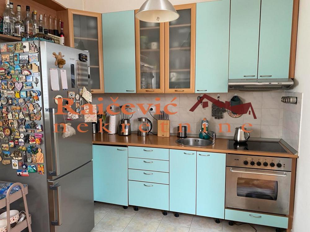 Stan na prodaju u Beogradu, Zeleno brdo, jednoiposoban, 38m2, cena 125000 evra