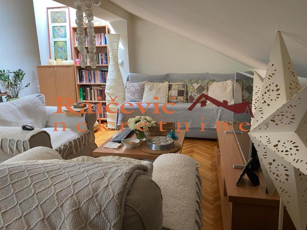 Stan na prodaju u Beogradu, Zeleno brdo, jednoiposoban, 38m2, cena 125000 evra