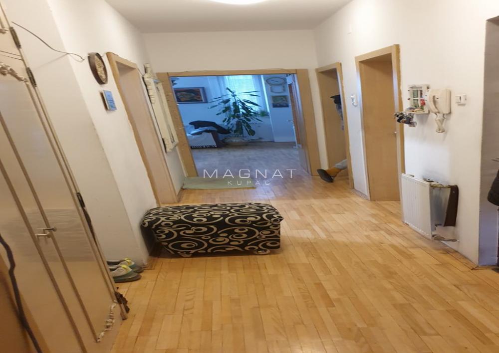 Stan na prodaju u Beogradu, Vračar, trosoban, 70m2, cena 330000 evra