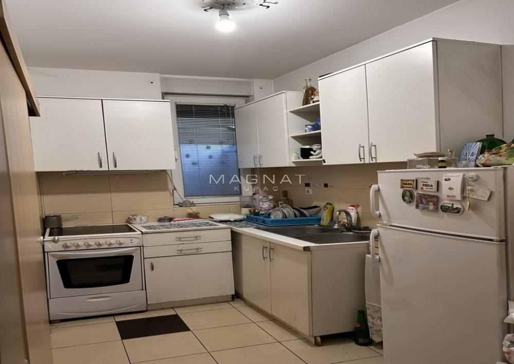 Stan na prodaju u Beogradu, Vračar, trosoban, 70m2, cena 330000 evra