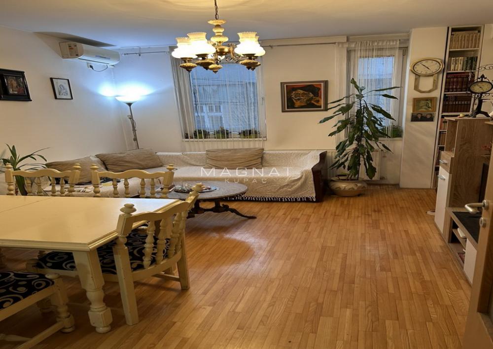 Stan na prodaju u Beogradu, Vračar, trosoban, 70m2, cena 330000 evra